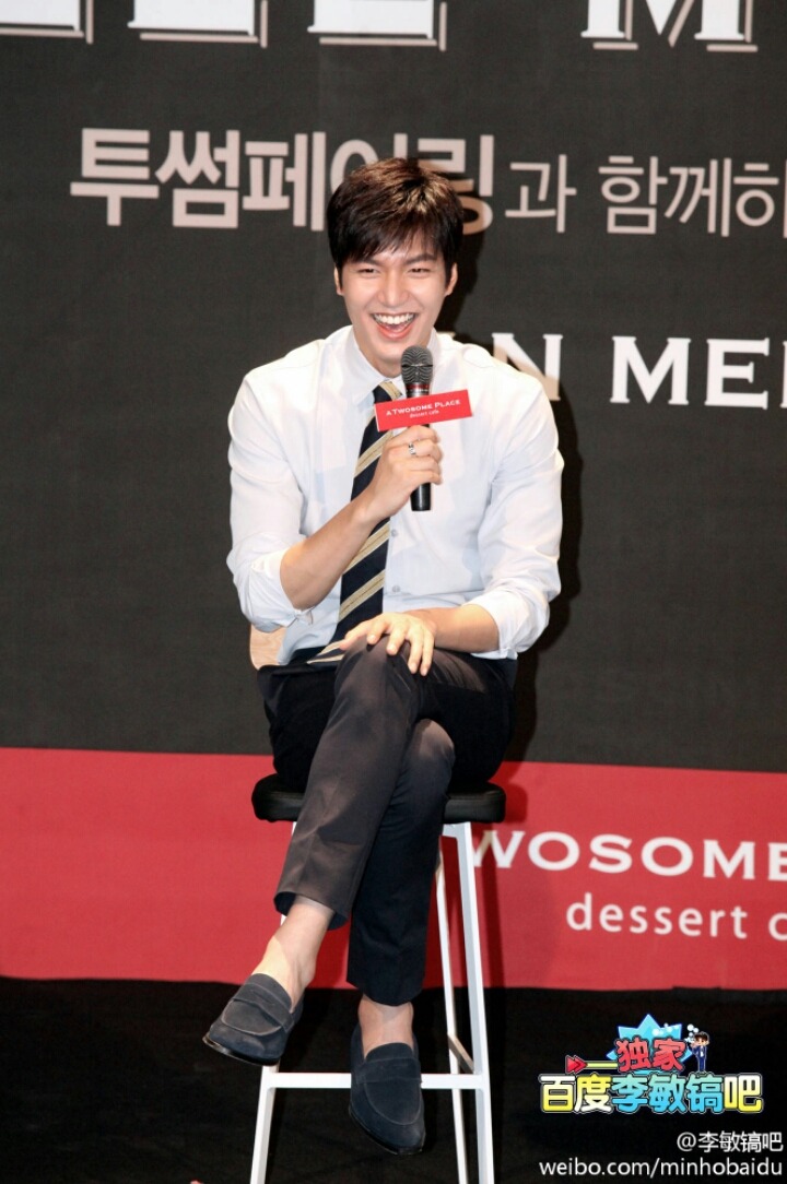 Hwendy2022's tweet image. Happy Monday🤎
Let&apos;s have a sweet coffee date with the handsome Coffee Prince, who exudes a sweet and charming aroma☕️🍰
#LeeMinHo 
#ATwosomePlace