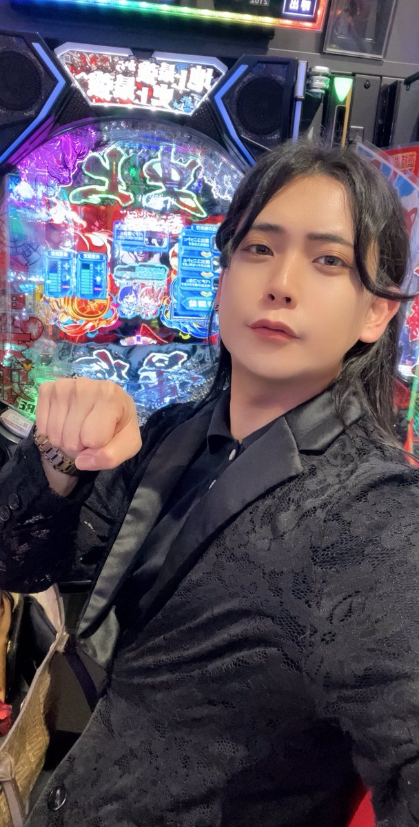 vinrouge_gokujo's tweet photo. 🤴🏻{生配信のご視聴有難う御座いました。

今日は『e 範馬刃牙』
コンプも射程距離に入れる
70,000発over！！！

本当に行けると思っていた……

人生の最高出玉を更新。

生配信で極上なお時間を届ける事がで来て良かった！

有難う御座いました🥂

○アーカイブ
https://t.co/4j9Sj7asIC https://t.co/AQLD5GIcWl