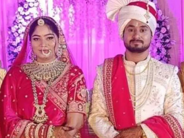 - सिरसा में पति ने पत्नी को कुदाल से काट डाला 

​- बिलासपुर में पति ने पत्नी को तवे से पीटकर मार डाला 

- नदिया पश्चिम बंगाल में पति ने पत्नी को कुल्हाड़ी से काट डाला 

- पूर्णिया में शराबी पति ने पत्नी को पीट पीट कर मार डाला 

अखबार भरे हैं। पोर्टल भरे हैं। पुरुष रोज दर्जनों की