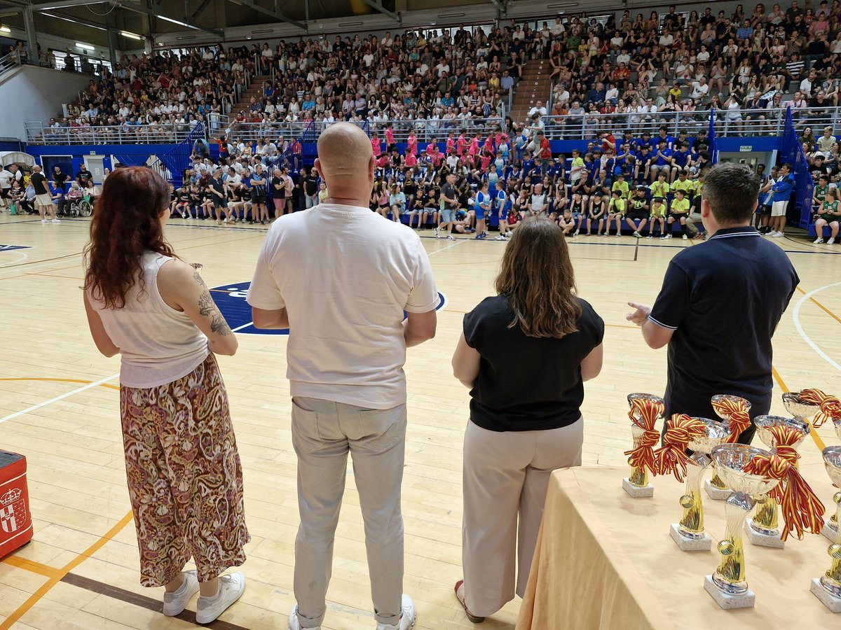 DeporteGetafe's tweet photo. Ayer poníamos el colofón a una nueva temporada de competición en el #DeporteenGetafe con la Entrega de Trofeos de las Ligas Locales 2024-2025 que celebramos en el Pabellón Polideportivo "Juan de la Cierva" 🏆🏀🏐🤾‍♂️⚽️🏓🎾🏸🔝👏👏👏

#Getafe #Deporte #LigaLocal https://t.co/4NJgesWMPF