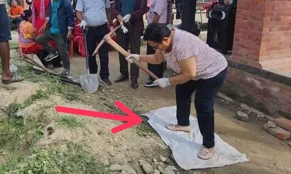 बिकट जिल्लामा नेताले गर्न नसकेको जनसेवा एउटा संस्थाले गर्दा झोलेहरूको गुदी चिलायो?
मुजी माओवादीका छाउराहरूलाई त बेल्चा चलाउदा पनि टाउको दुखेछ।
क्रान्तिको नाममा हत्या,डकैती गर्ने यी भुडी भरेका आतंकारी गद्दारहरू हुन्।
तेरो झड्केलो आतंककारी आमाले खनेको माटोमा सुन फलाएछ👇