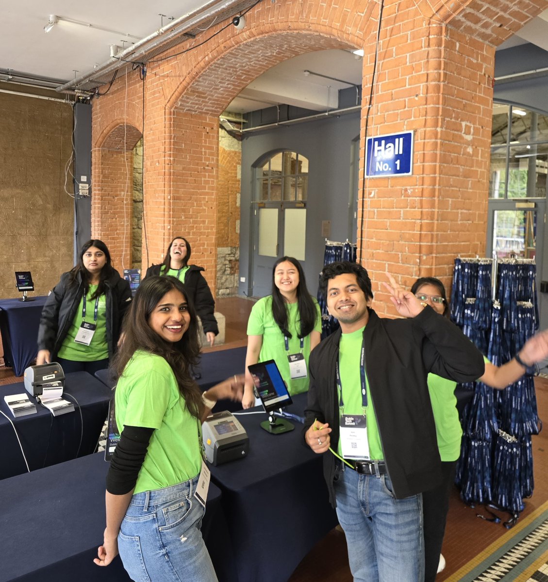 DubTechSummit's tweet image. Shoutout to the incredible DTS Volunteers making #DubTechSummit run like a dream! 

Your energy, dedication, and support on the ground were invaluable. The entire DTS team was delighted to have you on board to help everything run smoothly for our attendees, speakers, and