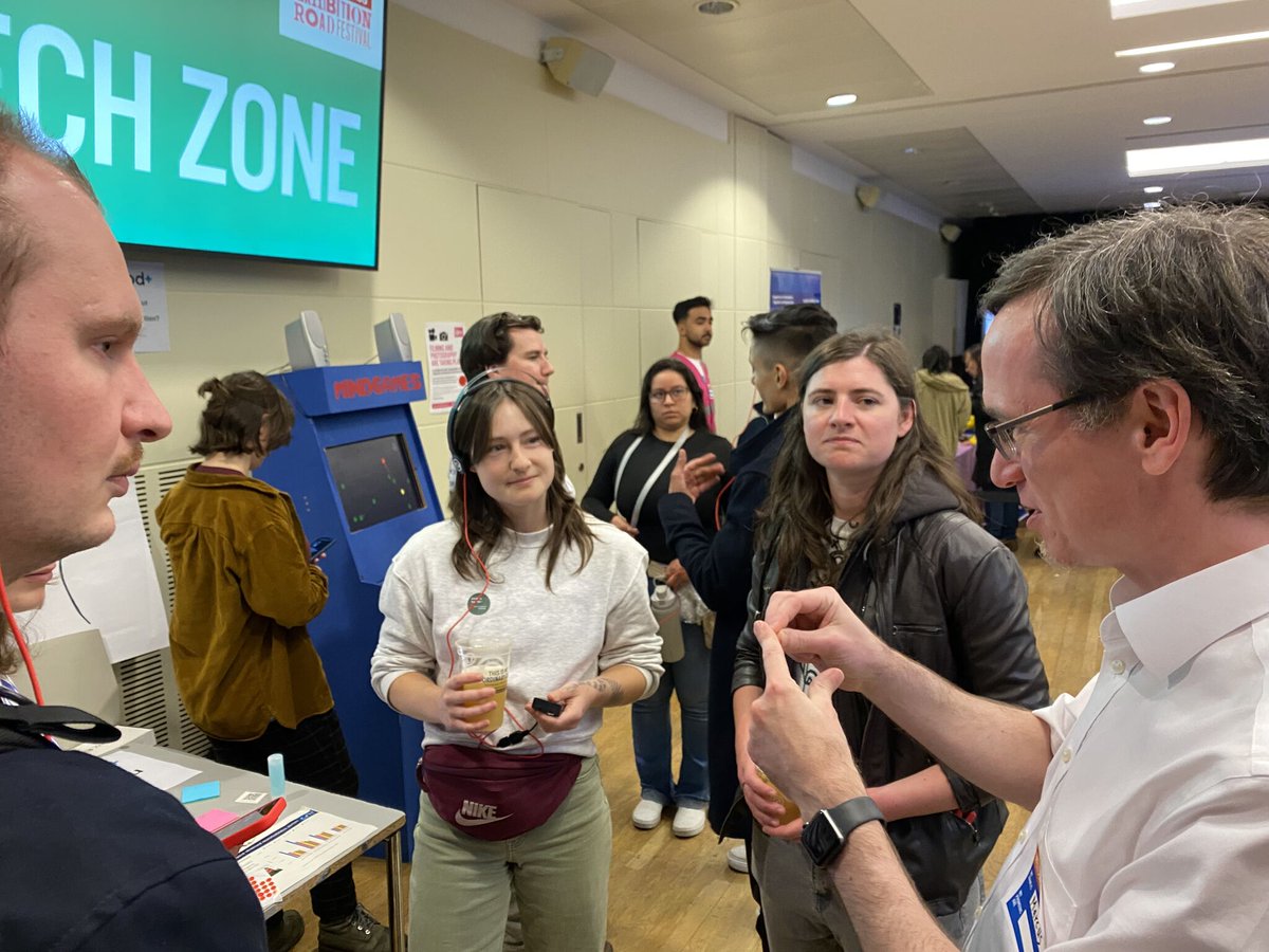 ConnectomeLab's tweet image. We attended the Great Exhibition Road festival in London over the weekend and more than 250 people tried our Zenbud vagus nerve stimulation device!
One person who suffered from anxiety/depression even came back on the second day with a friend because she felt so much better…