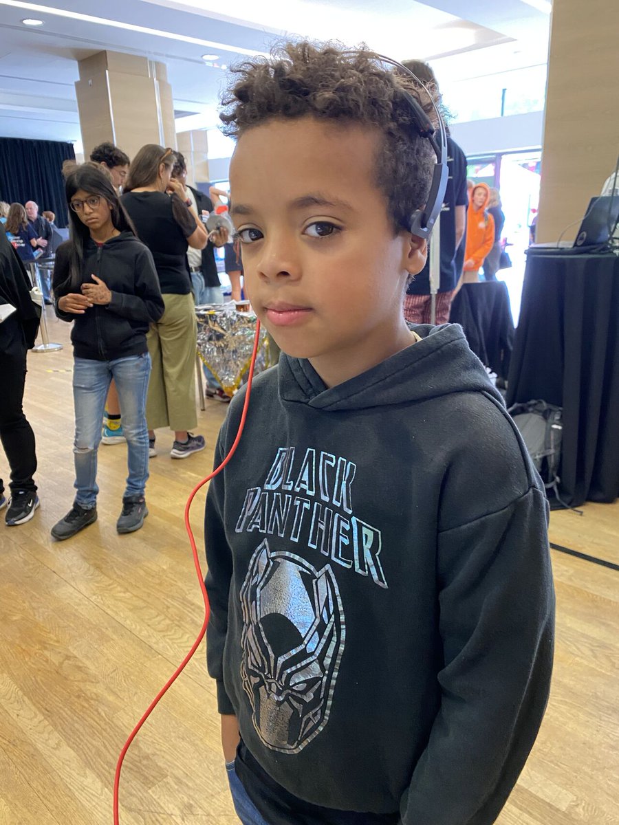 ConnectomeLab's tweet image. We attended the Great Exhibition Road festival in London over the weekend and more than 250 people tried our Zenbud vagus nerve stimulation device!
One person who suffered from anxiety/depression even came back on the second day with a friend because she felt so much better…