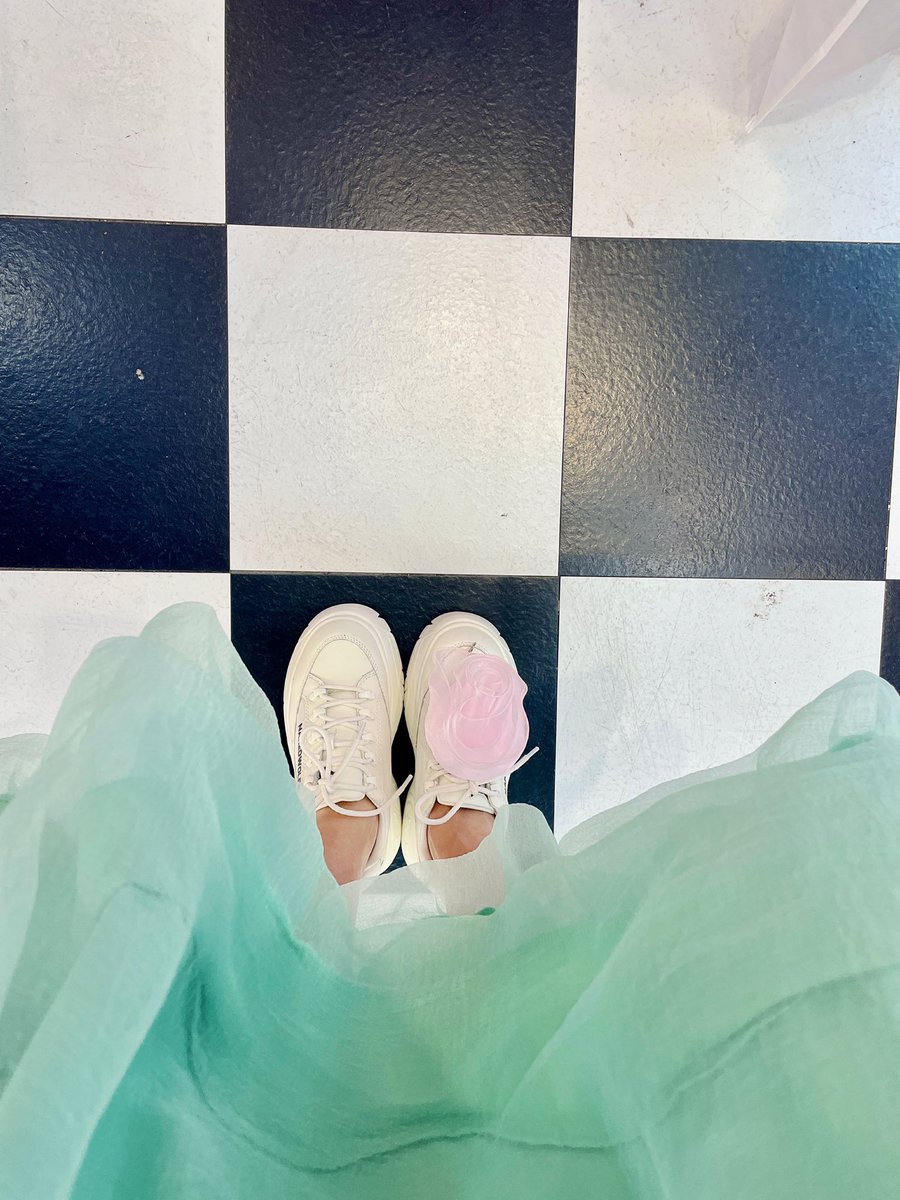 The special clip for PSYCHO is out now. And the album drops tomorrow! WINGCOO😘