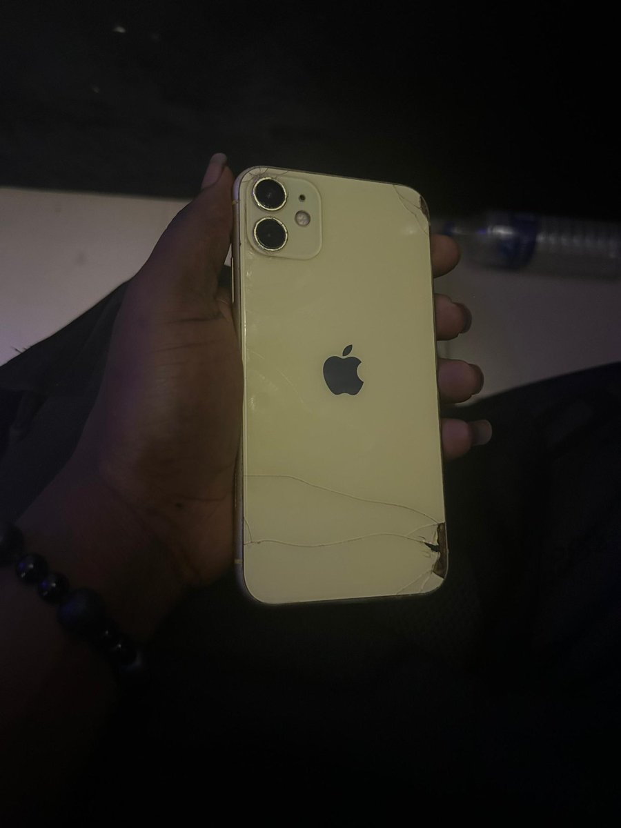 Flames_tech1's tweet image. A customer walked in last week with an iPhone 11…
Walked out with a shiny iPhone 13 and a smile
He said, “If you’re not buying from these guys, you’re missing out.”
Smart swaps, sweet deals,that’s how we roll.
You’re next. 👇
How it started. Vs How it ended.