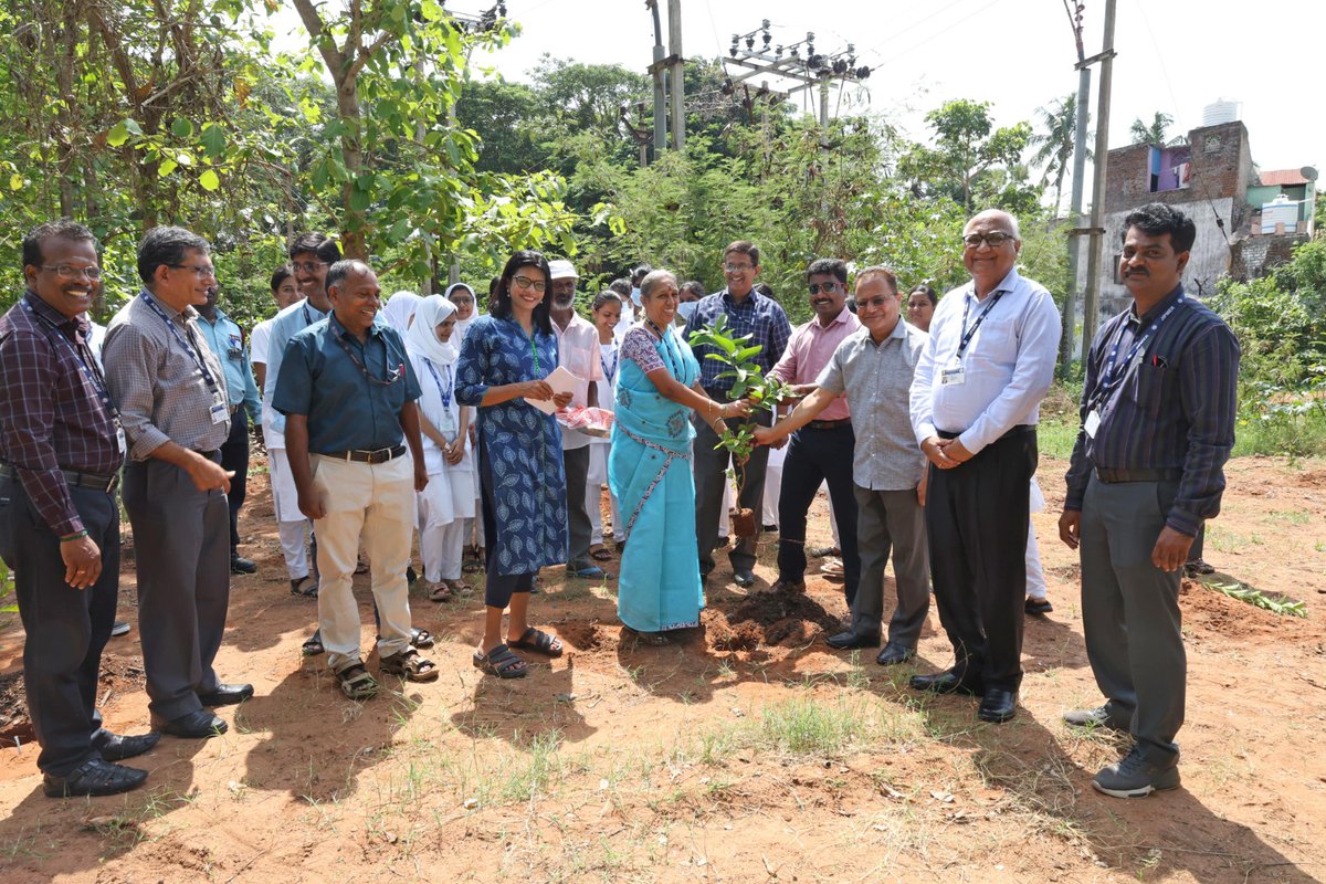 OfficialJipmer's tweet image. 🌍 JIPMER launched “One Tree for JIPMERite” on #WorldEnvironmentDay2025
Each staff & student will plant a 🌳 on their birthday!
Kickstarted by Dr. Arulrajan IFS & Director Dr. Vir Singh Negi 🌱
Let’s grow a greener tomorrow!
#JIPMER #OneTreeForJIPMERite #GoGreen #EnvironmentDay
