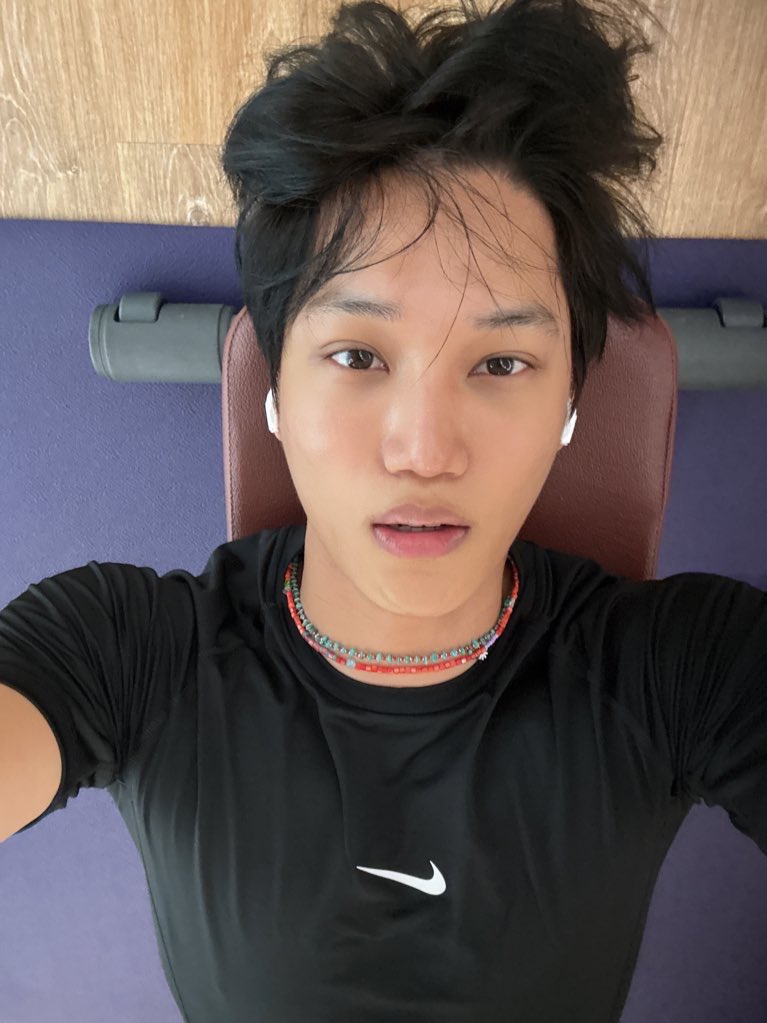 ALLwaysKAI's tweet photo. HE IS SO BOYFRIEND CODED https://t.co/gW5sqC8BhN