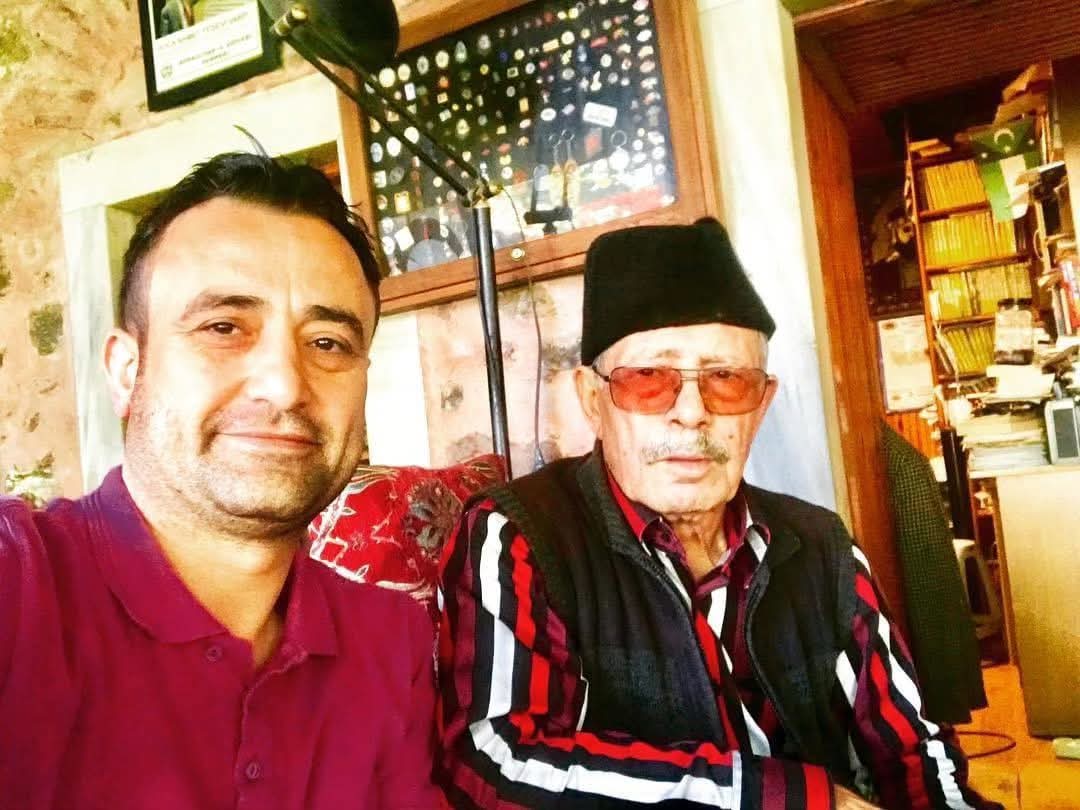 Hayatını #TürkDünyası çalışmalarına ,Türk Milleti adına Kültür ve Tarih çalışmalarına adamış, Araştırmacı Gazeteci, Yazar, Siyasetçi, Sendikacı kısaca 21. Yüzyılın Dedekorkutu, Ailemizin büyüğü, Hoca #AhmetYesevi Vakfı Genel Başkanı Sn. #ErdoğanAslıyüce Amcamızın seneyi