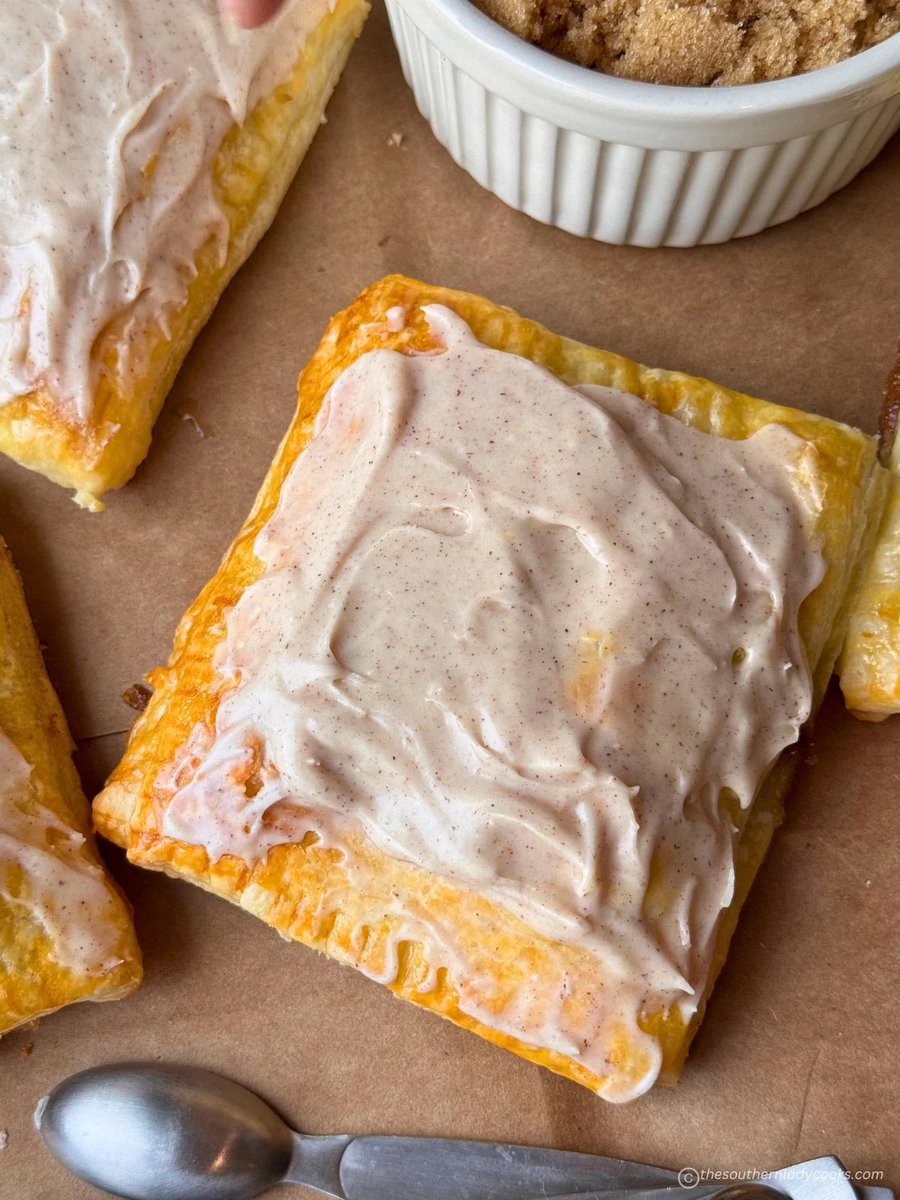 SouthLadyCooks's tweet image. Recipe:  thesouthernladycooks.com/brown-sugar-ci…
These brown sugar and cinnamon pop tarts are made with puff pastry and so easy.  Versatile in that you can change the fillings.  Perfect with your morning coffee. Kids love them. #poptarts #breakfast