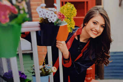 #Batman’da, öğrencilerine karne dağıttıktan sonra evine giderken Pkk'lı teröristlerin saldırısı sonucunda şehit olan 22 yaşındaki meslektaşım öğretmenim #ŞenayAybükeYalçın
Unutmadık, unutmayacağız.. Ruhu şad , mekânı cennet olsun 

#AybükeYalçın