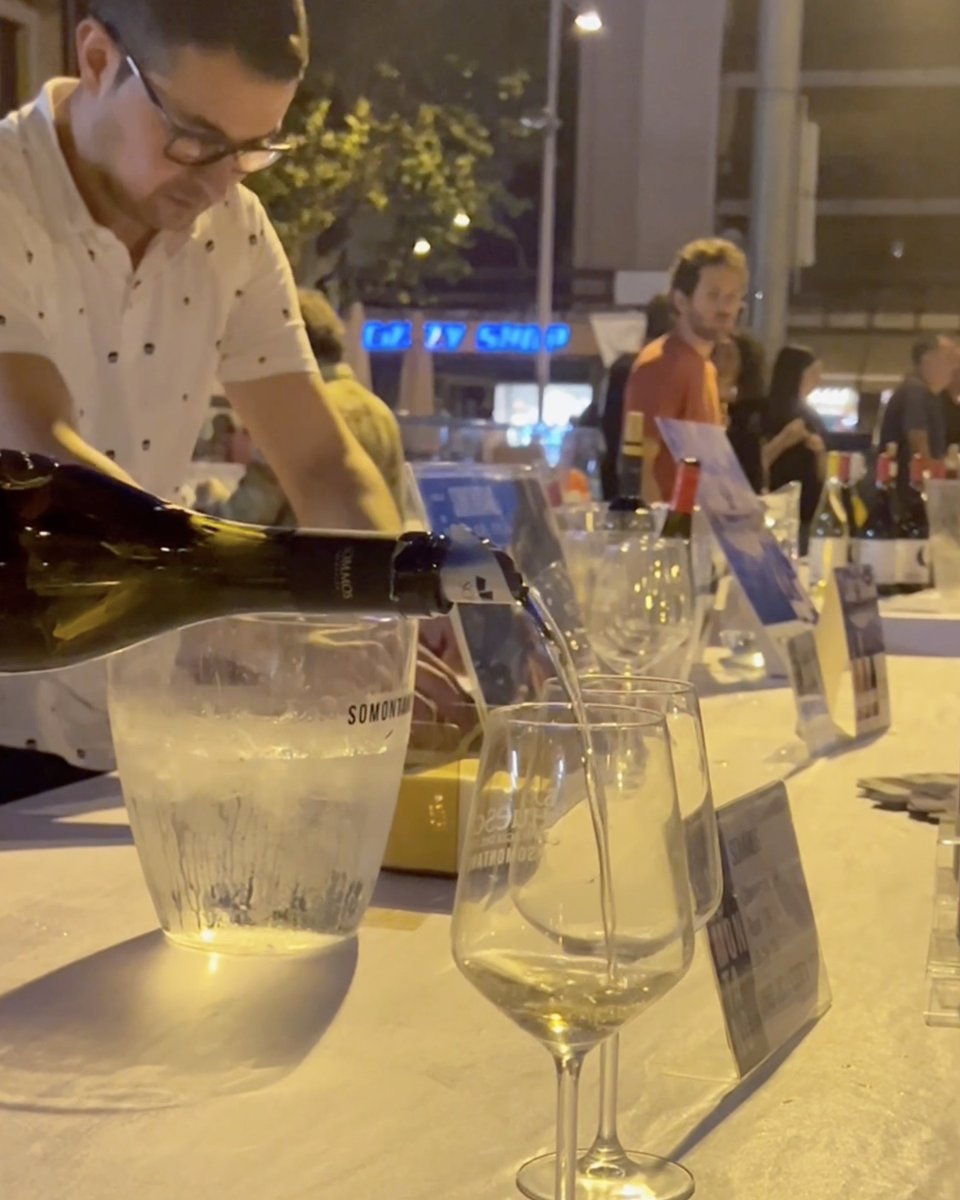 Bodega SOMMOS (@bodegasommos) on Twitter photo 🏔️ Jaca nos ha regalado una jornada para recordar en el eventazo de <a href="/RVSomontano/">Ruta Vino Somontano</a>
🍷 Vino, paisajes que dejan sin aliento y una compañía inmejorable. Brindamos, reímos y disfrutamos de lo mejor del Somontano en Jaca.
📍 ¿Próxima parada? Este sábado en Huesca
🤗 ¿Te vienes? 🏔️ Jaca nos ha regalado una jornada para recordar en el eventazo de <a href="/RVSomontano/">Ruta Vino Somontano</a>
🍷 Vino, paisajes que dejan sin aliento y una compañía inmejorable. Brindamos, reímos y disfrutamos de lo mejor del Somontano en Jaca.
📍 ¿Próxima parada? Este sábado en Huesca
🤗 ¿Te vienes?