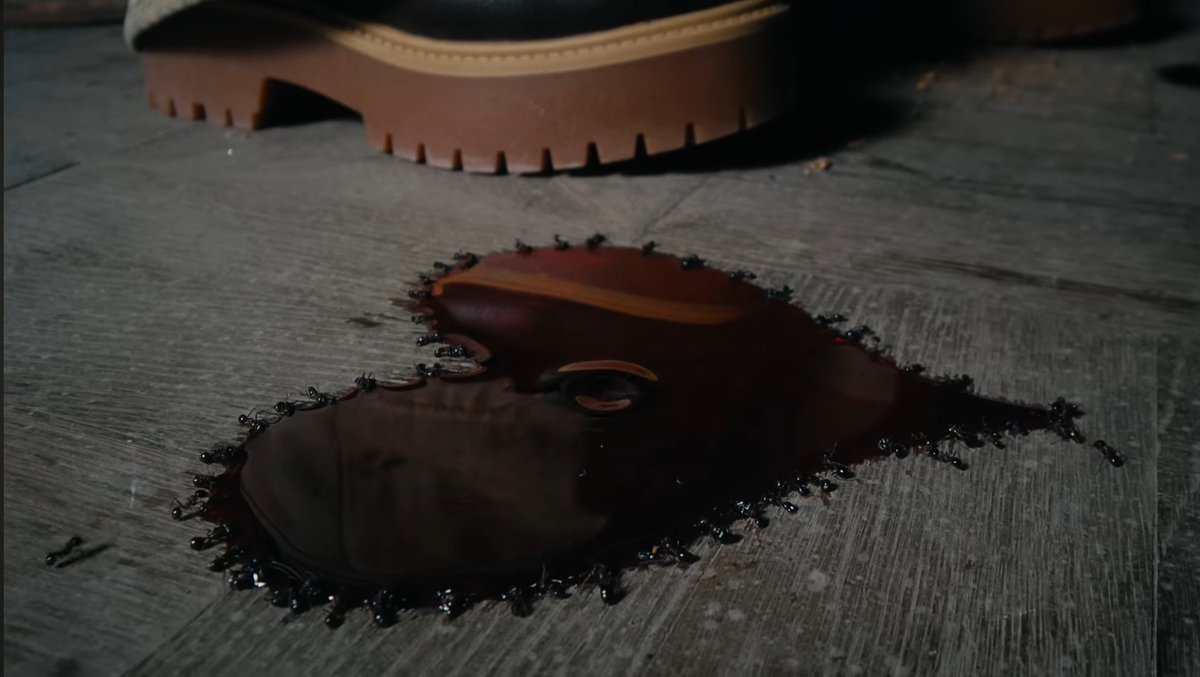 𝚅. ／ 사람들이 기도하고 죄를 짓는 이유 퀸파탈리스 ♡︭ tweet media