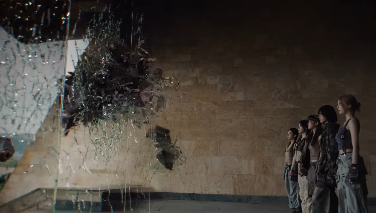 𝚅. ／ 사람들이 기도하고 죄를 짓는 이유 퀸파탈리스 ♡︭ tweet media