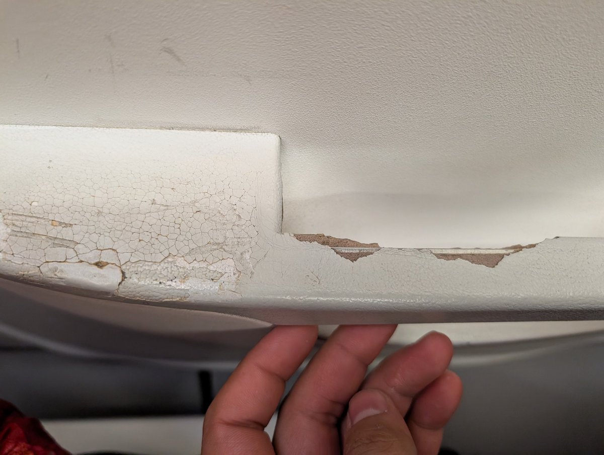 saurabh__sing's tweet image. I recently boarded @AirIndiaX Flight IX1326 on 5th May. My experience was pathetic, was at emergency seats and see the condition of seats and upon asking they say it's normal. Water dripping from top on both sides. @DGCAIndia @PMOIndia @airindia