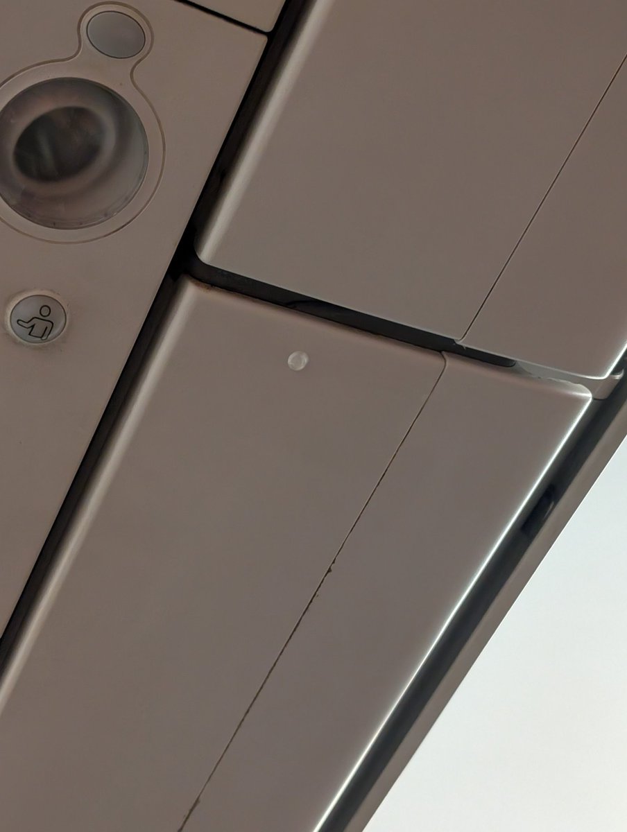 saurabh__sing's tweet image. I recently boarded @AirIndiaX Flight IX1326 on 5th May. My experience was pathetic, was at emergency seats and see the condition of seats and upon asking they say it's normal. Water dripping from top on both sides. @DGCAIndia @PMOIndia @airindia