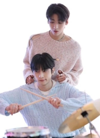 🐕🐈‍⬛️🤏🏻

#POLARIX #HANGYUL #DONGHWA