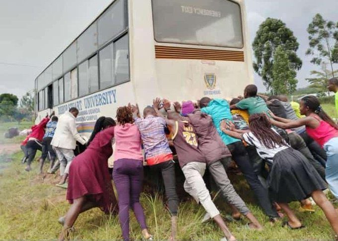 Atongo4gh's tweet photo. Activism 101:
If you have no strength to fight the battle for a course, don't turn back and fight the fighters. Give your tools to those who can fight. Cheer them up. Give them the morale.
@tech_twi #ReduceDataPricesNow https://t.co/WmDP2eC98e