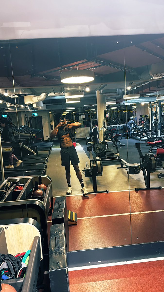 People will take financial advice from you when you’re rich. 

People will take gym advice from you when you’re in shape. 

Your 🐐 is back!