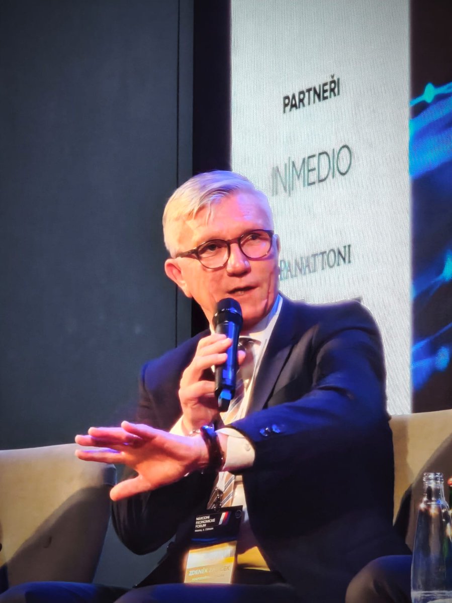 „Češi jsou na technologickou revoluci připraveni. Teď je řada na státu.“
Na #NEF2025 jsem mluvil o tom, že občané i firmy umí digitální technologie využívat naplno. V e-commerce jsme 3. v Evropě.

Máme skvělé technologické zázemí. Stát ale stále neumí nabídnout jednoduché,