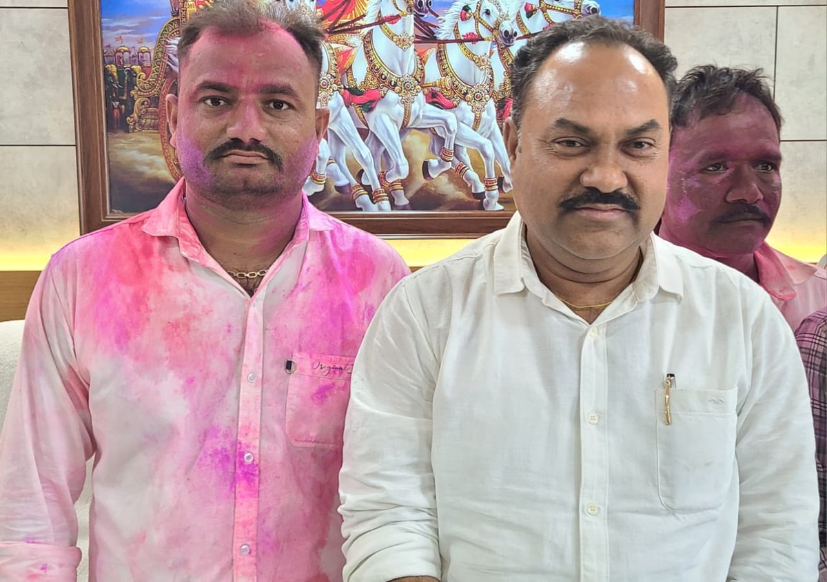 Gautambhaibjp's tweet image. સમરસતાથી સમૃદ્ધિની સફર...
મંગેળા ગામને અભિનંદન!

મારા મત વિસ્તાર તળાજા તાલુકાના મંગેળા ગામની ગ્રામ પંચાયત સમરસ થવા બદલ મારા જનસંપર્ક કાર્યાલય તળાજા ખાતે સમરસ સરપંચ બનવા બદલ શ્રી વિશાલભાઈ બળદેવભાઈ ખેર ને અભિનંદન પાઠવ્યા! સાથે સમગ્ર ગ્રામજનો તથા પદાધિકારીઓને અભિનંદન...(૧/૨)