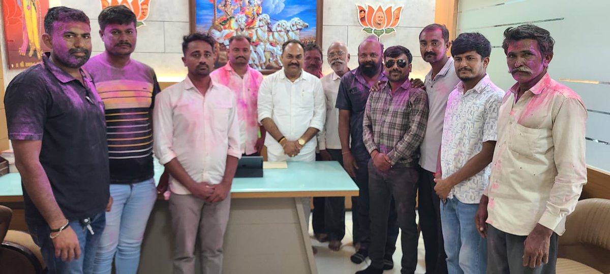 Gautambhaibjp's tweet image. સમરસતાથી સમૃદ્ધિની સફર...
મંગેળા ગામને અભિનંદન!

મારા મત વિસ્તાર તળાજા તાલુકાના મંગેળા ગામની ગ્રામ પંચાયત સમરસ થવા બદલ મારા જનસંપર્ક કાર્યાલય તળાજા ખાતે સમરસ સરપંચ બનવા બદલ શ્રી વિશાલભાઈ બળદેવભાઈ ખેર ને અભિનંદન પાઠવ્યા! સાથે સમગ્ર ગ્રામજનો તથા પદાધિકારીઓને અભિનંદન...(૧/૨)