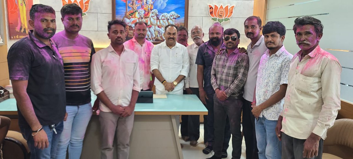 Gautambhaibjp's tweet image. સમરસતાથી સમૃદ્ધિની સફર...
મંગેળા ગામને અભિનંદન!

મારા મત વિસ્તાર તળાજા તાલુકાના મંગેળા ગામની ગ્રામ પંચાયત સમરસ થવા બદલ મારા જનસંપર્ક કાર્યાલય તળાજા ખાતે સમરસ સરપંચ બનવા બદલ શ્રી વિશાલભાઈ બળદેવભાઈ ખેર ને અભિનંદન પાઠવ્યા! સાથે સમગ્ર ગ્રામજનો તથા પદાધિકારીઓને અભિનંદન...(૧/૨)