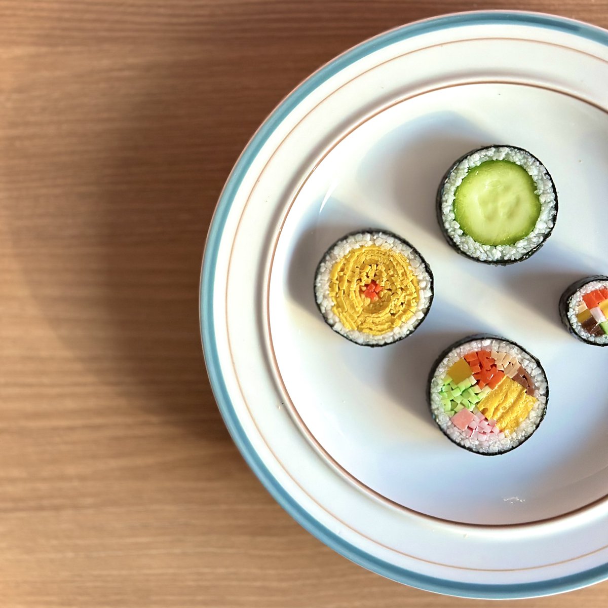 • 김밥 •
◌
◌
알록달록 김밥키링은 귀여워ꨓ 오싫모를 대항하기 위한 오이김밥🥒