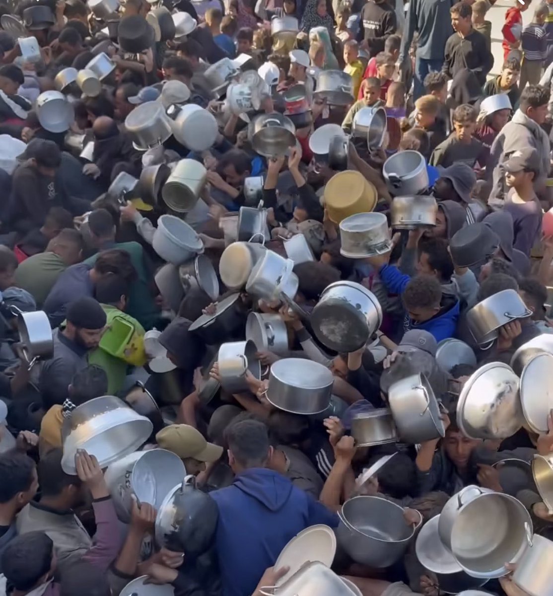 Israel prendeu ativistas, incluindo Greta Thunberg e o brasileiro Thiago Ávila, em um barco com ajuda humanitária para Gaza e isso é sequestro.  Seguimos sem notícias deles. Mas o pior não é isso: civis palestinos estão sendo deliberadamente privados de comida e remédios.  É isso