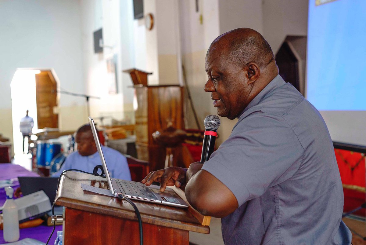 diocese_kampala's tweet image. Day 1 of the Urban Ministry Training in full swing at @allsaintskla with Rev Canon Mayabi Richard from Anglican Church of Kenya.
Great energy, deep insights, and a shared commitment to transforming urban ministry.
#UrbanMinistry #ClergyTraining.
