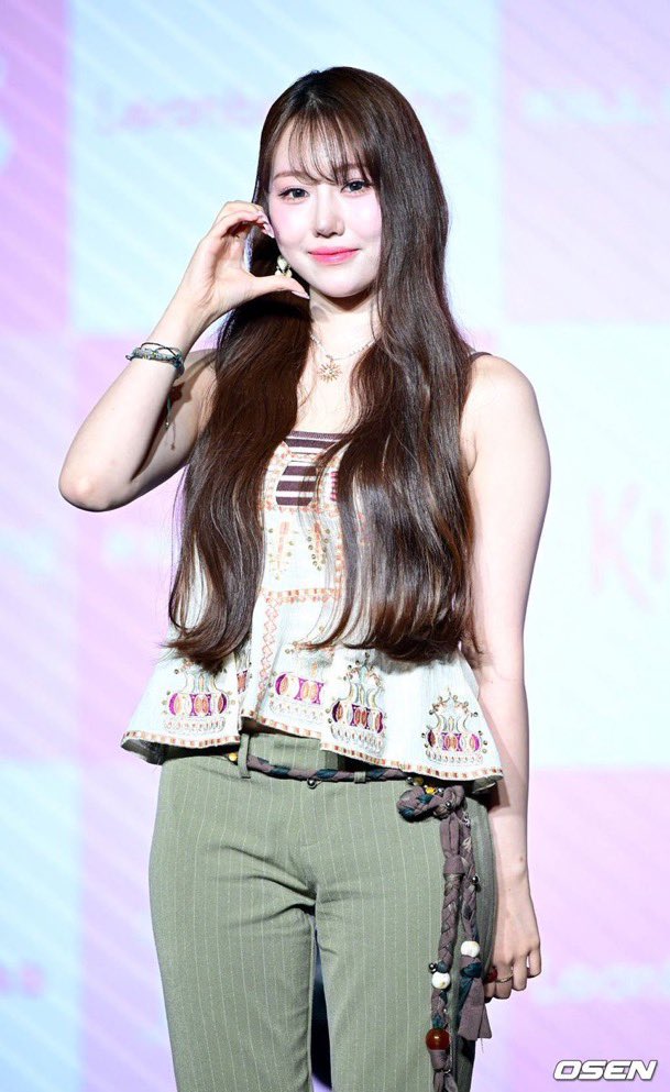 ⋆ PHOTOS ⸝⸝ 09.06.25 ⋆

 #KURUMI lors de leur début ShowCase !

◜#KIIRAS #키라스 <a href="/official_KIIRAS/">KIIRAS_official</a> ◞
