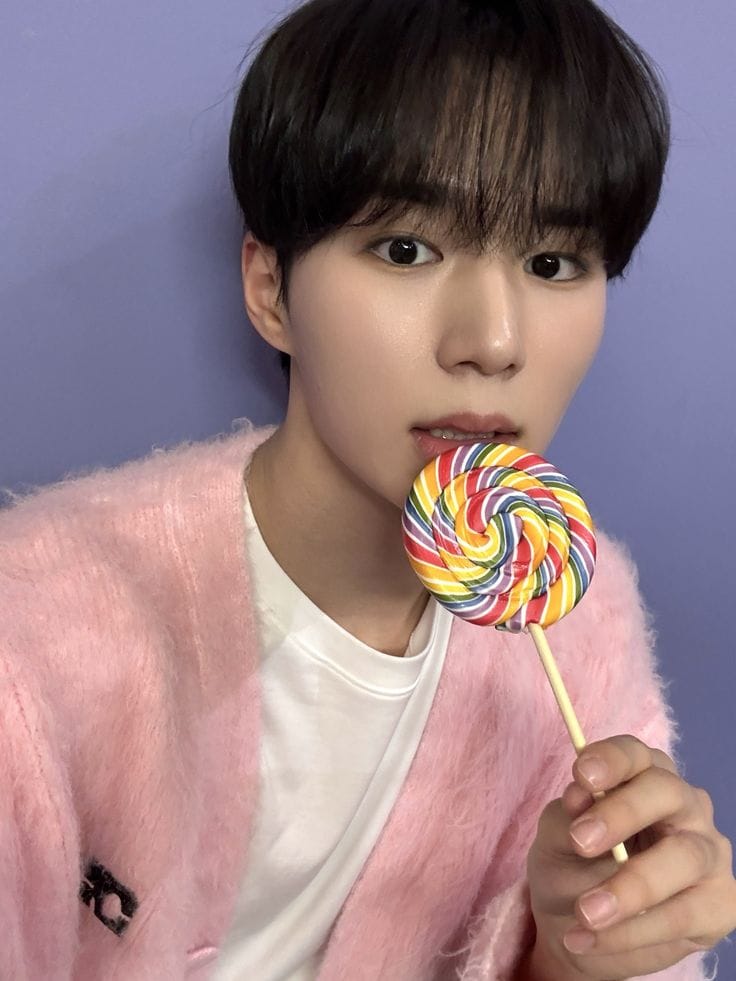 kimjunseogf_'s tweet photo. y'all vote for Kim junseo 17 number 

#김준서 https://t.co/UuzQjUcQfD