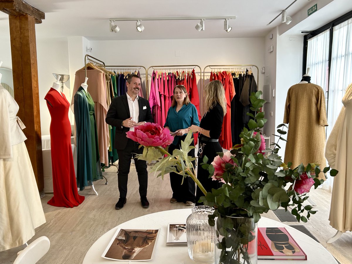 depacoserrano's tweet image. Presentamos una nueva edición de las Rutas por la moda de autor española en la @ComunidadMadrid de la mano de @CreadoresACME.

La moda también es Turismo y forma parte de nuestro patrimonio cultural. 

Gracias #Sybilla por acogernos, Modesto Lomba y Pepa Bueno.