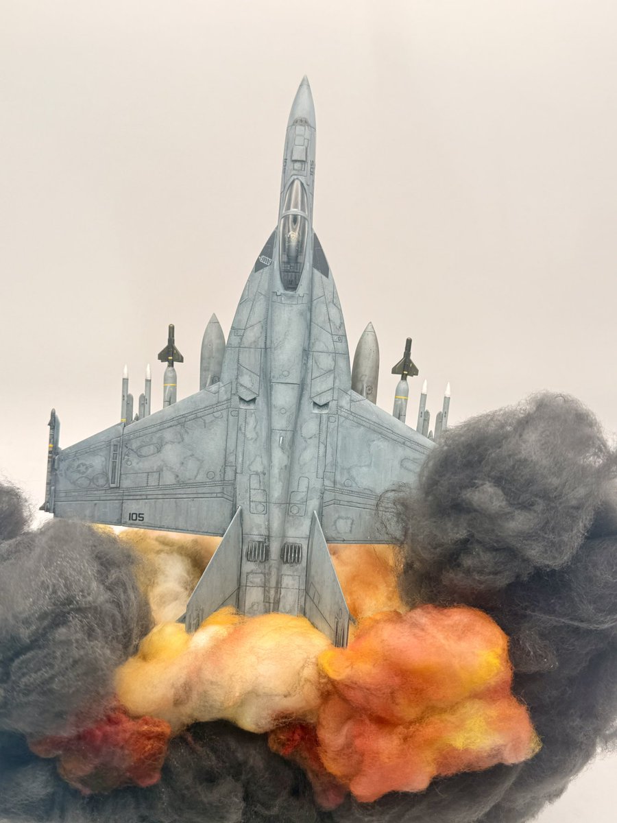 “Good afternoon, ladies and gentlemen. This is your savior speaking.”

家にあると永遠に弄り続けてしまうのでラジ館8Fのボークスに飾ってきました。
右側から見るとハングマンと目が合いますので、彼と映画のような会話を楽しんでください。
#TopgunMaverick 
 #ファレホペイントコンテスト5