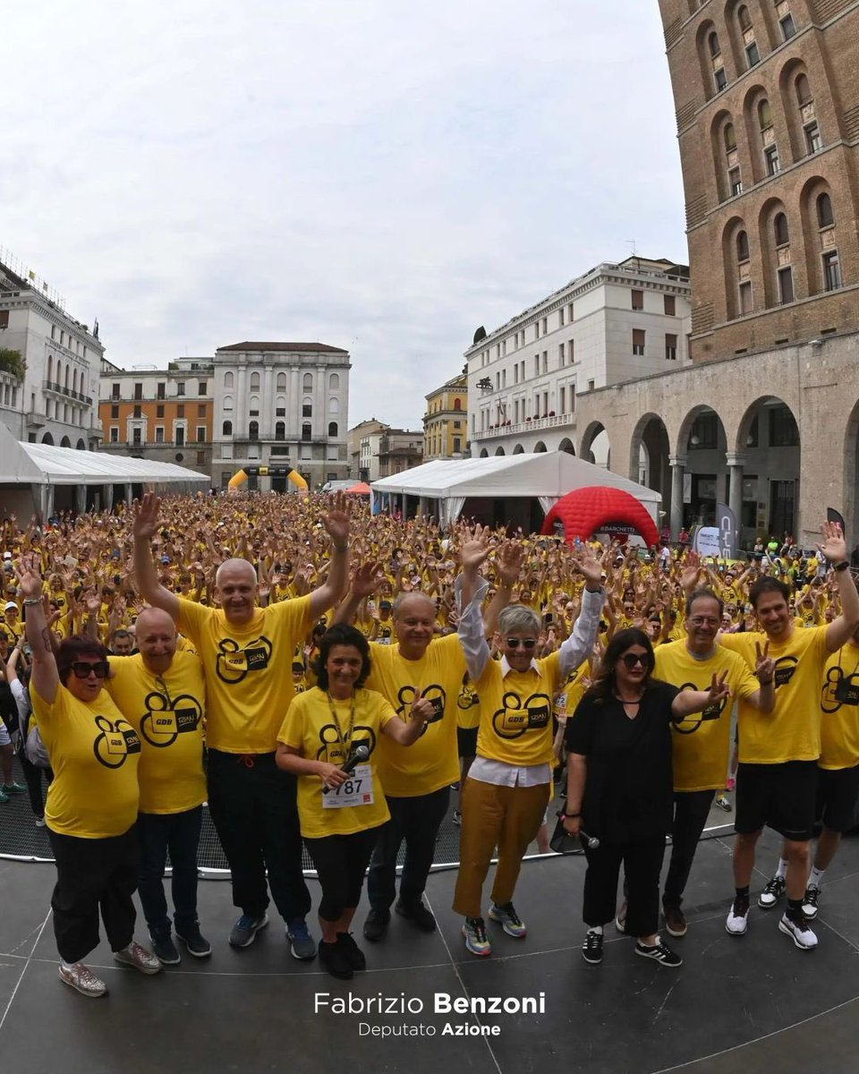 Fabrizio Benzoni (@fabriziobenzoni) on Twitter photo Una marea gialla di 2000 persone ieri ha invaso le vie di Brescia. Un’occasione per festeggiare gli 80 anni del <a href="/GdB_it/">Giornale di Brescia</a> ma soprattutto per raccogliere fondi per Ail e la ristrutturazione del reparto pediatrico per il trapianto di midollo osseo del Civile. Brescia come sempre Una marea gialla di 2000 persone ieri ha invaso le vie di Brescia. Un’occasione per festeggiare gli 80 anni del <a href="/GdB_it/">Giornale di Brescia</a> ma soprattutto per raccogliere fondi per Ail e la ristrutturazione del reparto pediatrico per il trapianto di midollo osseo del Civile. Brescia come sempre