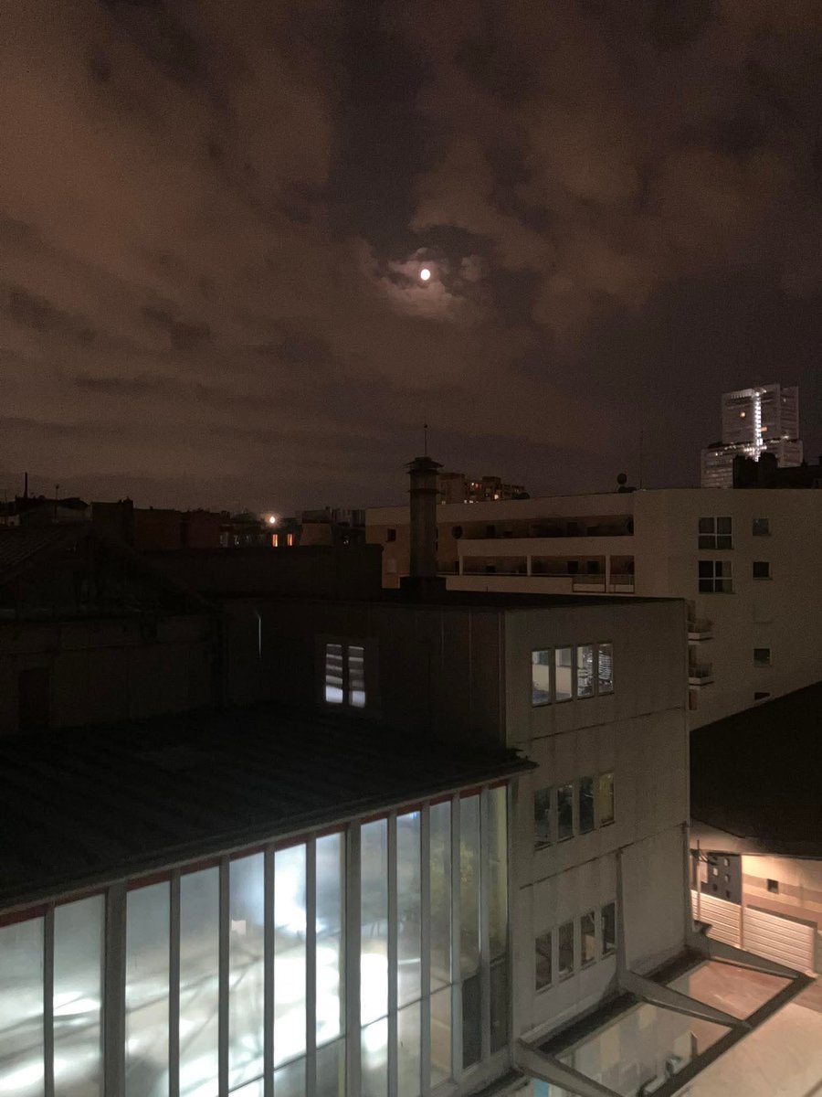 MaisonPeuple's tweet photo. Sous le regard de la lune rose, un grand événement se prépare, une étape importante de la restauration de la Maison du Peuple de Clichy en cours. À suivre…⏳
(Ps: nous ne serons pas autorisés à communiquer publiquement de clichés de cet événement, détails et photos [...] https://t.co/y3UOzBhyLC