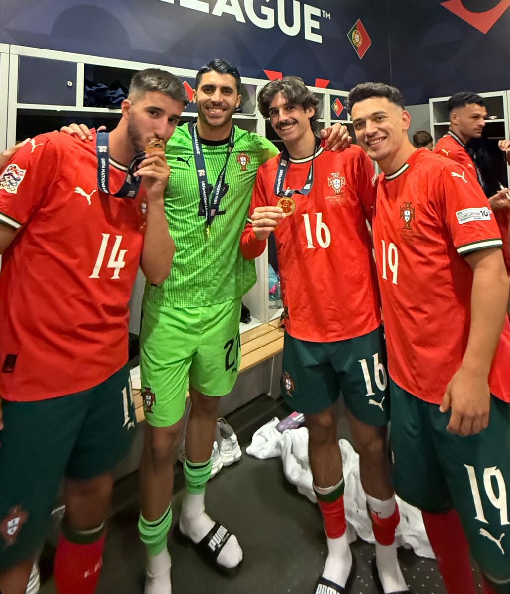 Que época incrível, especialmente para estes 4 Leões. Juntaram a Liga das Nações à Dobradinha.

Ano risonho 🏆🏆🏆

Parabéns Leões 💚