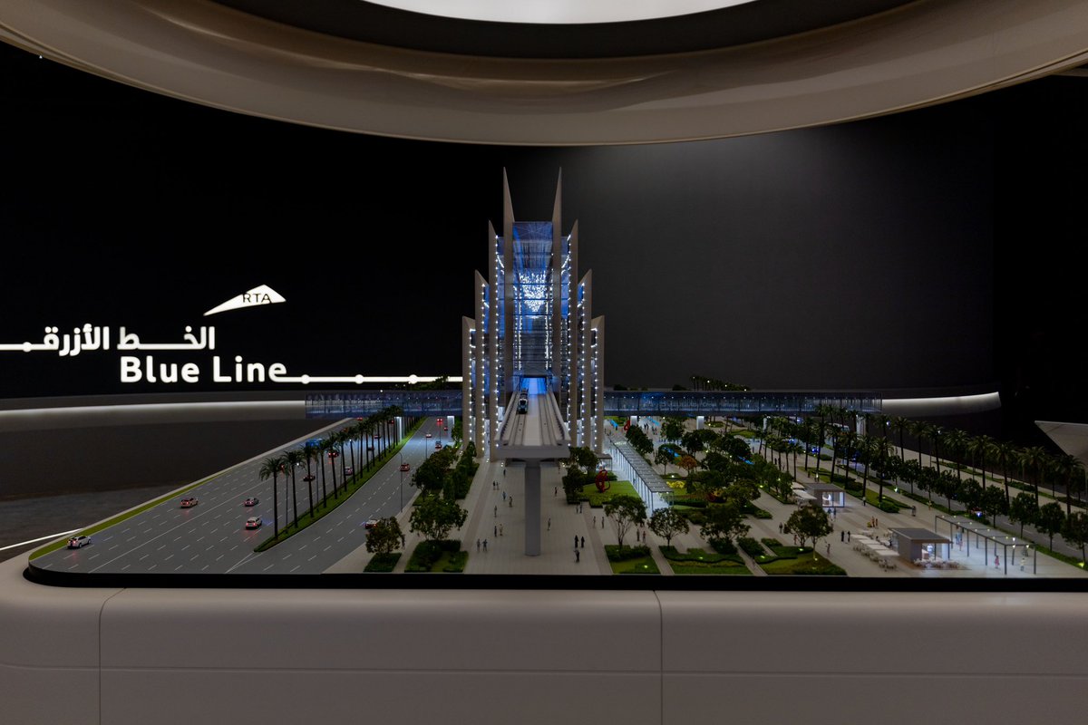 أثناء وضع حجر الأساس لأول محطة ضمن الخط الأزرق لمترو دبي الذي تبلغ إجمالي منافعه 56 مليار درهم .. المحطة تمثل أيقونة معمارية تضاف لأيقونات دبي الحضارية وستكون أولى محطات الخط الأزرق الذي سيمتد 30 كيلومتراً ليصل إجمالي طول السكك الحديدية بدبي 131 كيلومتر  و78 محطة.. 

مترو دبي نقل