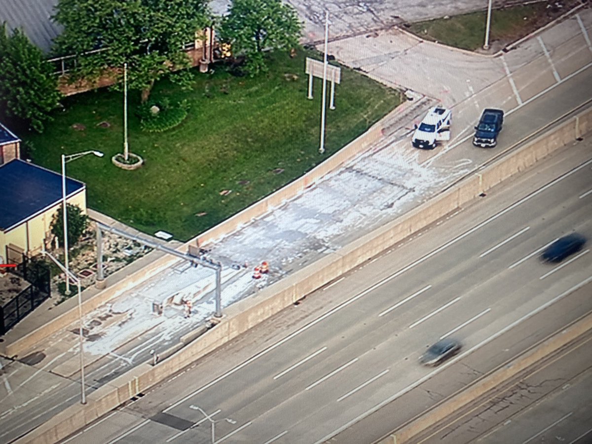 #Schaumburg - Expect longer than normal delays for the next few weeks traveling on Eastbound I-90 near Rt 53. The exit from EB I-90 to NB Rt 53 is closed for roadwork/toll repairs. Traffic detours south on Rt 53 to Woodfield Rd where you can exit &amp; access NB 53.