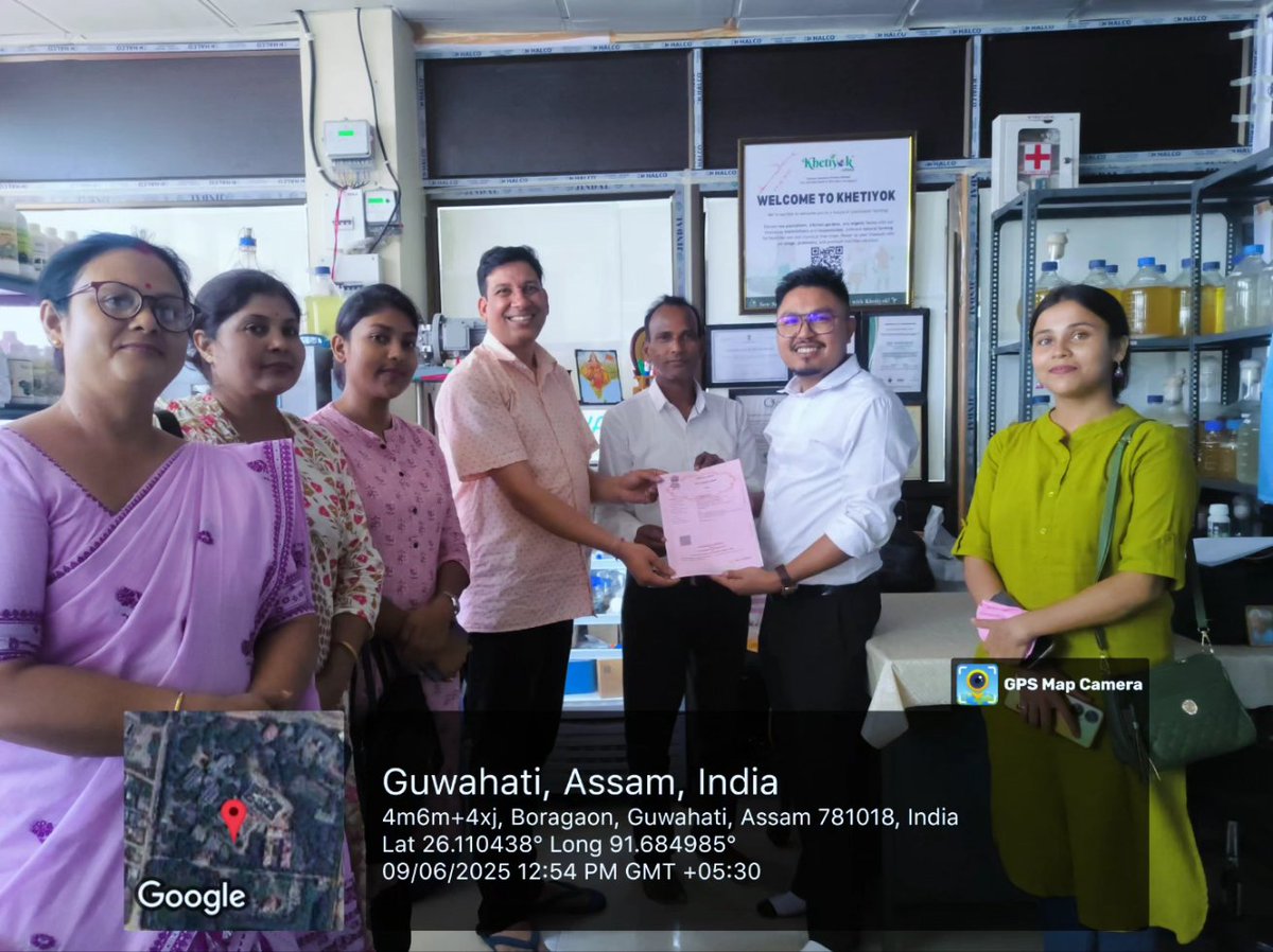 Khetiyok_'s tweet image. 🤝 MoU Signed!
PEPL x Naba Chandrapur FPC
With support from ATMS, this collaboration brings Khetiyok bio-inputs, farmer training &amp;amp; agri innovation to Chandrapur, Kamrup (M), Assam.
Sustainable farming. Smarter futures.

#IamKhetiyok #AgriPartnership #BioInputs #SustainableFarming