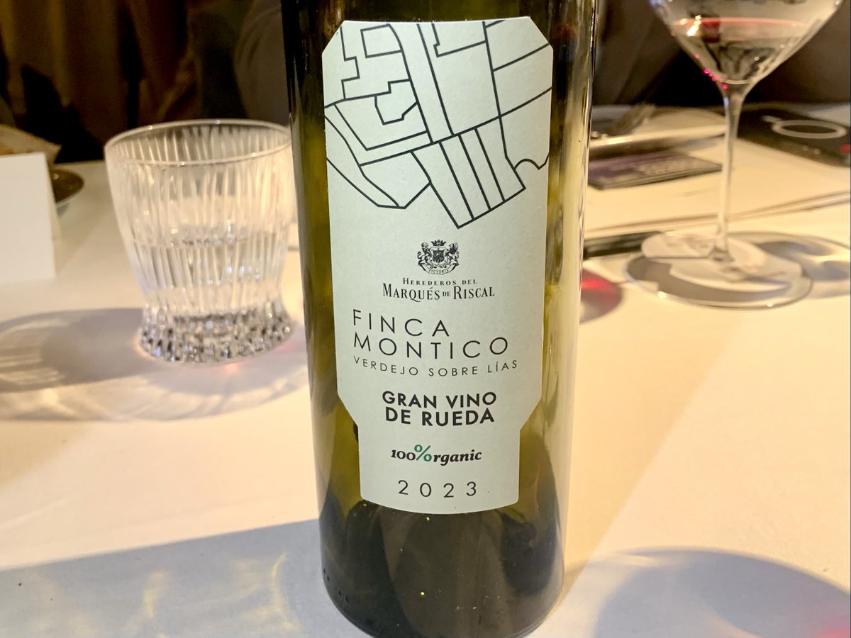 Spanish Wine Lover (@spanish_wl) on Twitter photo Nuestro vino de la semana es Finca Montico 2023 Blanco de <a href="/marquesderiscal/">Marqués de Riscal</a>
Un verdejo parcelario que ofrece una expresión auténtica de la variedad y de los suelos cascajosos del municipio de La Seca.
👉 spanishwinelover.com/finca-montico-… Nuestro vino de la semana es Finca Montico 2023 Blanco de <a href="/marquesderiscal/">Marqués de Riscal</a>
Un verdejo parcelario que ofrece una expresión auténtica de la variedad y de los suelos cascajosos del municipio de La Seca.
👉 spanishwinelover.com/finca-montico-…