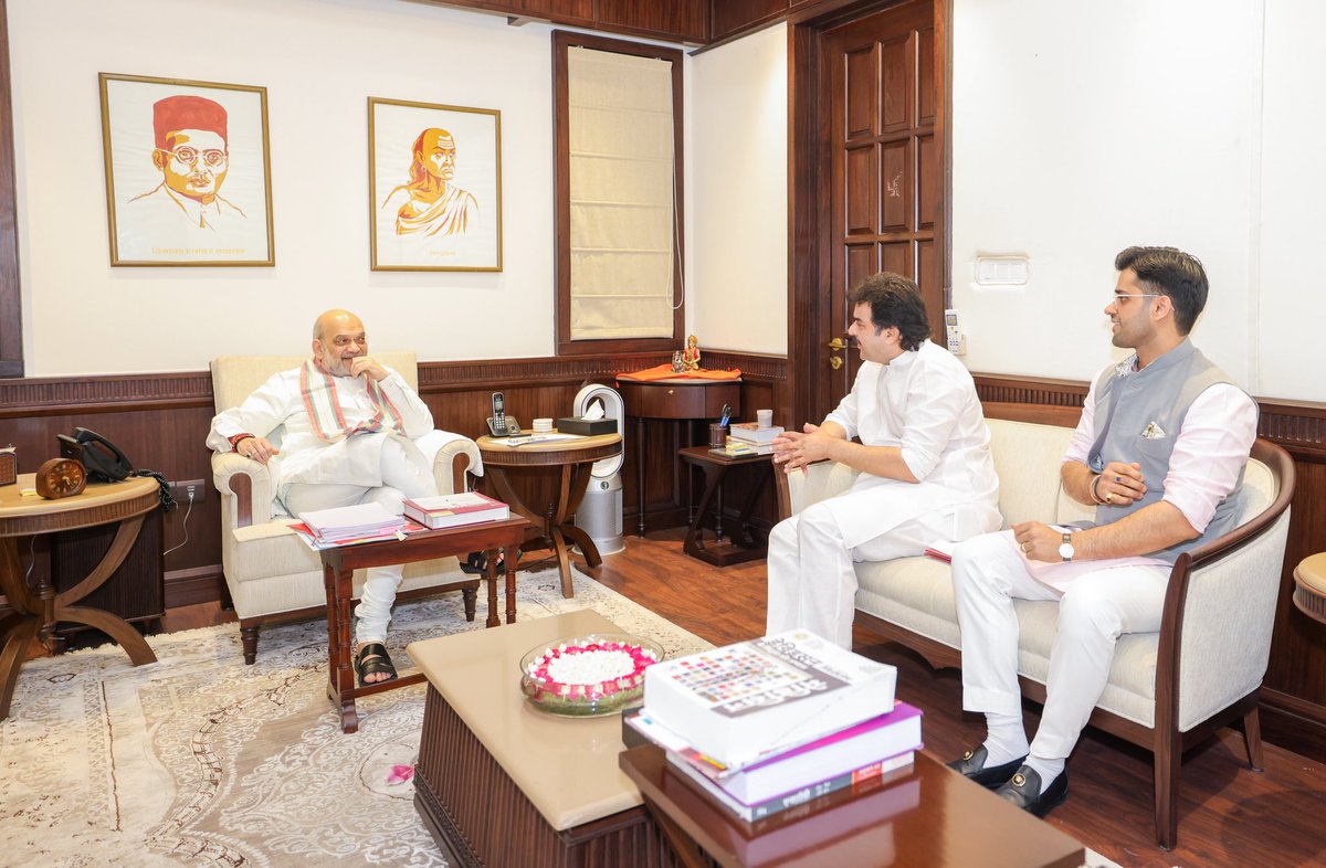 Kuldeep Bishnoi (@bishnoikuldeep) on Twitter photo рдЖрдЬ рднрд╛рд░рдд рд╕рд░рдХрд╛рд░ рдХреЗ рдЧреНрд░рд╣ рдордВрддреНрд░реА рдЖрджрд░рдгреАрдп рдЕрдорд┐рдд рд╢рд╛рд╣ рдЬреА рд╕реЗ рдкреВрд░реНрд╡ рд╕рд╛рдВрд╕рдж рднрд╛рдЬрдкрд╛ рдХреЗ рд╡рд░рд┐рд╖реНрда рдиреЗрддрд╛ рд╢реНрд░реА рдХреБрд▓рджреАрдк рдЬреА рдмрд┐рд╢реНрдиреЛрдИ рдХреЗ рдиреЗрддреГрддреНрд╡ рдореЗрдВ рджрд┐рд▓реНрд▓реА рдирд┐рд╡рд╛рд╕ рдкрд░ рдмрд┐рд╢реНрдиреЛрдИ рд╕рдорд╛рдЬ рдХреЗ рд╡рд░рд┐рд╖реНрда рдЬрдиреЛрдВ рдХрд╛ рдПрдХ рдкреНрд░рддрд┐рдирд┐рдзрд┐ рдордВрдбрд▓ рдиреЗ рдореБрд▓рд╛рдХрд╝рд╛рдд рдХреА рдЗрд╕рдХреЗ рдореБрдЦреНрдп рдореБрджреНрджреЗ рдереЗ -:
1. рдмрд┐рд╢реНрдиреЛрдИ рд╕рдорд╛рдЬ рдХреЛ рдХреЗрдиреНрджреНрд░ рдореЗрдВ рдУрдмреАрд╕реА рдЖрд░рдХреНрд╖рдг рдХреЗ рдЖрдЬ рднрд╛рд░рдд рд╕рд░рдХрд╛рд░ рдХреЗ рдЧреНрд░рд╣ рдордВрддреНрд░реА рдЖрджрд░рдгреАрдп рдЕрдорд┐рдд рд╢рд╛рд╣ рдЬреА рд╕реЗ рдкреВрд░реНрд╡ рд╕рд╛рдВрд╕рдж рднрд╛рдЬрдкрд╛ рдХреЗ рд╡рд░рд┐рд╖реНрда рдиреЗрддрд╛ рд╢реНрд░реА рдХреБрд▓рджреАрдк рдЬреА рдмрд┐рд╢реНрдиреЛрдИ рдХреЗ рдиреЗрддреГрддреНрд╡ рдореЗрдВ рджрд┐рд▓реНрд▓реА рдирд┐рд╡рд╛рд╕ рдкрд░ рдмрд┐рд╢реНрдиреЛрдИ рд╕рдорд╛рдЬ рдХреЗ рд╡рд░рд┐рд╖реНрда рдЬрдиреЛрдВ рдХрд╛ рдПрдХ рдкреНрд░рддрд┐рдирд┐рдзрд┐ рдордВрдбрд▓ рдиреЗ рдореБрд▓рд╛рдХрд╝рд╛рдд рдХреА рдЗрд╕рдХреЗ рдореБрдЦреНрдп рдореБрджреНрджреЗ рдереЗ -:
1. рдмрд┐рд╢реНрдиреЛрдИ рд╕рдорд╛рдЬ рдХреЛ рдХреЗрдиреНрджреНрд░ рдореЗрдВ рдУрдмреАрд╕реА рдЖрд░рдХреНрд╖рдг рдХреЗ
