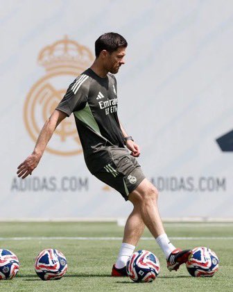 Los jugadores han tenido q flipar al ver q los pases q ha dado hoy este señor han sido mejores q todos los q se han dado el año pasado