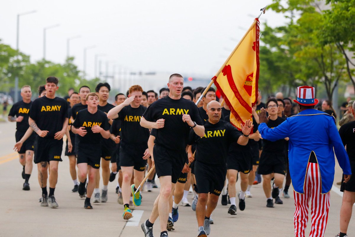 2INFDIV's tweet image. U.S. Soldiers and KATUSAs kicked off KATUSA Friendship Week with an 8th Army run across Camp Humphreys, South Korea, June 9, 2025. This long-standing alliance between the United States and the Republic of Korea is built on mutual trust and shared values.
#KatchiKapshida