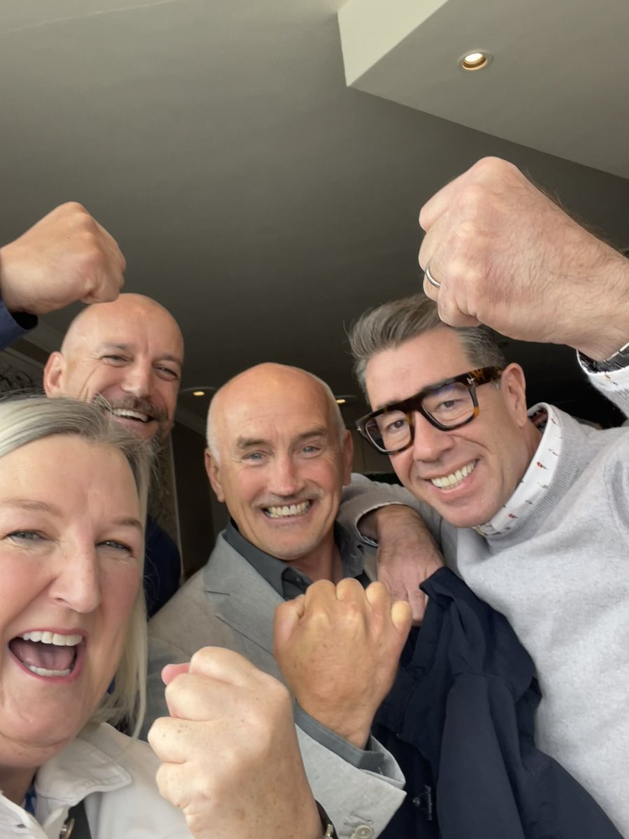 bushypark40's tweet photo. @ClonesCyclone 40 years ago our Grandad met you at your Clones homecoming after your amazing title win. Yesterday his grandchildren travelled from London and Oslo to be in Monaghan to celebrate the anniversary of the fight. What a fantastic day! Thanks Barry! https://t.co/OKo4sDfDHU