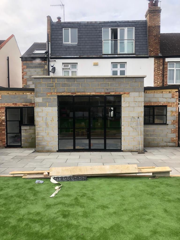 AssociatedGlas's tweet photo. A bold transformation in the making. ✨ 

This #SteelLook #Glazing system features crisp black frames, large panes &amp; roof lights, flooding the space with natural light and sharp #Architectural style. 

Another build enhanced by #AssociatedGlass. 

📞 02085 083821 https://t.co/9kCgagtNi3