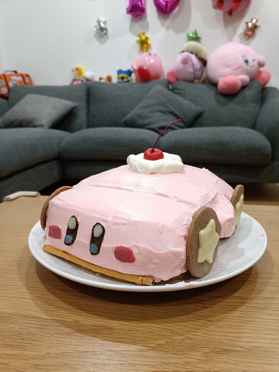 mio1155331's tweet photo. 今日は長女のバースデー🎂❤おめでとう🥳✨✨朝からケーキ作り疲れたけど楽しかった🥹カービィのクルマほおばり、タイヤが大きすぎたけど💦プレゼントも喜んでもらえて良かった😍 https://t.co/Yx9P45lT6d