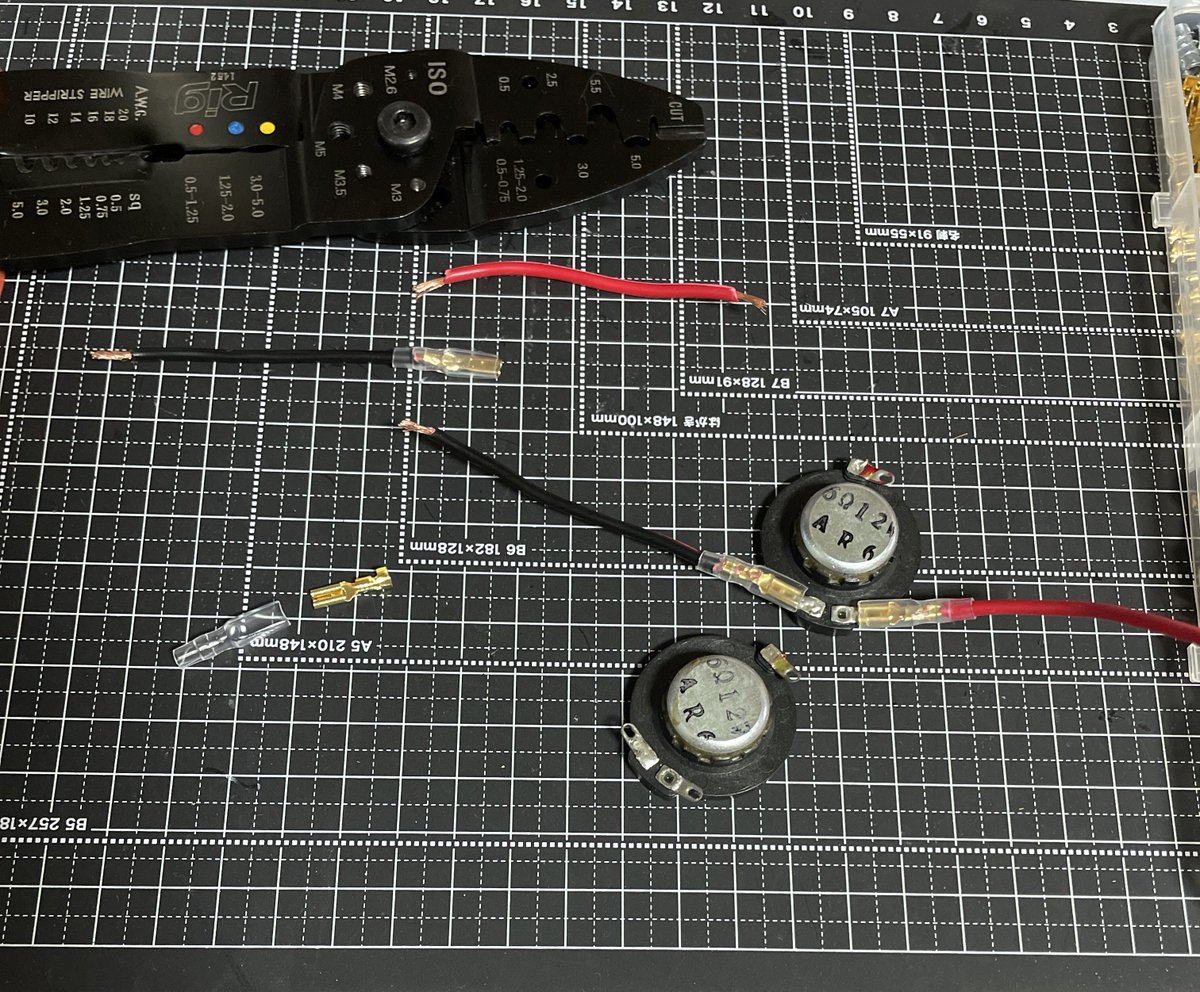 plasmax248's tweet photo. これまた気になったシルクドームツイーターを試したくコンデンサーを繋げる作業が完了。
スピーカーターミナルをバナナプラグ対応に変更しようかなぁとか思うから、
小型のBluetooth対応スピーカー買ったほうが良いかもΣ（・□・；） https://t.co/M4N16jzP47