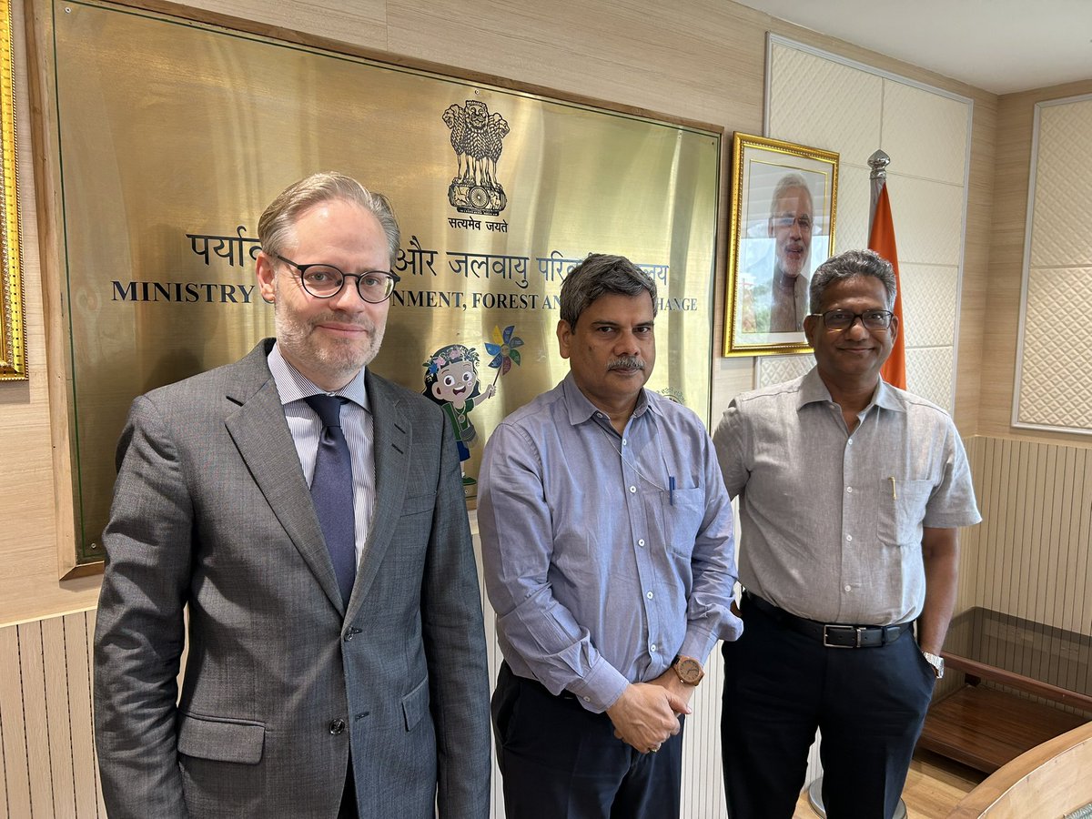 Great meeting Secretary Tanmay Kumar from <a href="/moefcc/">MoEF&CC</a> for an insightful exchange on the bilateral environmental cooperation between #Denmark and #India as well as priorities ahead of #COP30 in Brazil later this year 🇮🇳🇩🇰☘️