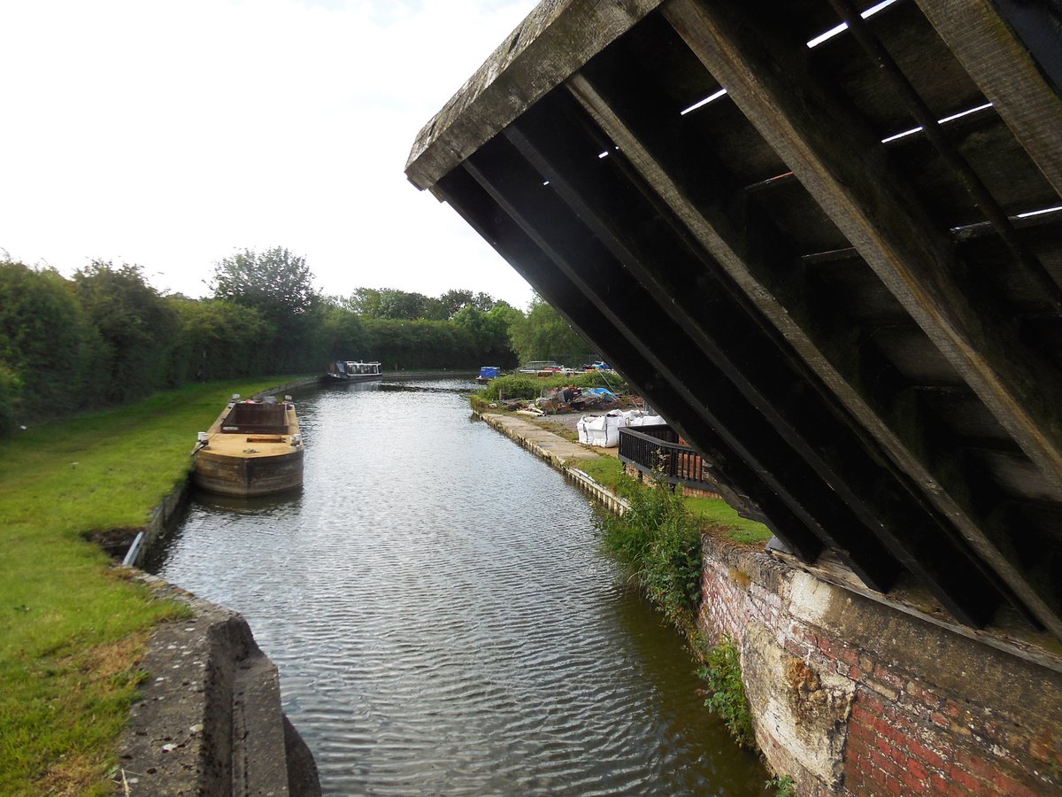 retired_tom's tweet photo. My photos from #June 2019
#CanalRiverTrust #OxfordCanal #NellBridge #Bridge #LiftBridge #NarrowBoat #Reflections
#Canals & #Waterways can provide #Peace & #calm for your own #Wellbeing #Lifesbetterbywater #KeepCanalsAlive https://t.co/NULySp84Ye